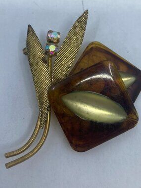 Vtg TRIAD brown lucite gold tone brooch